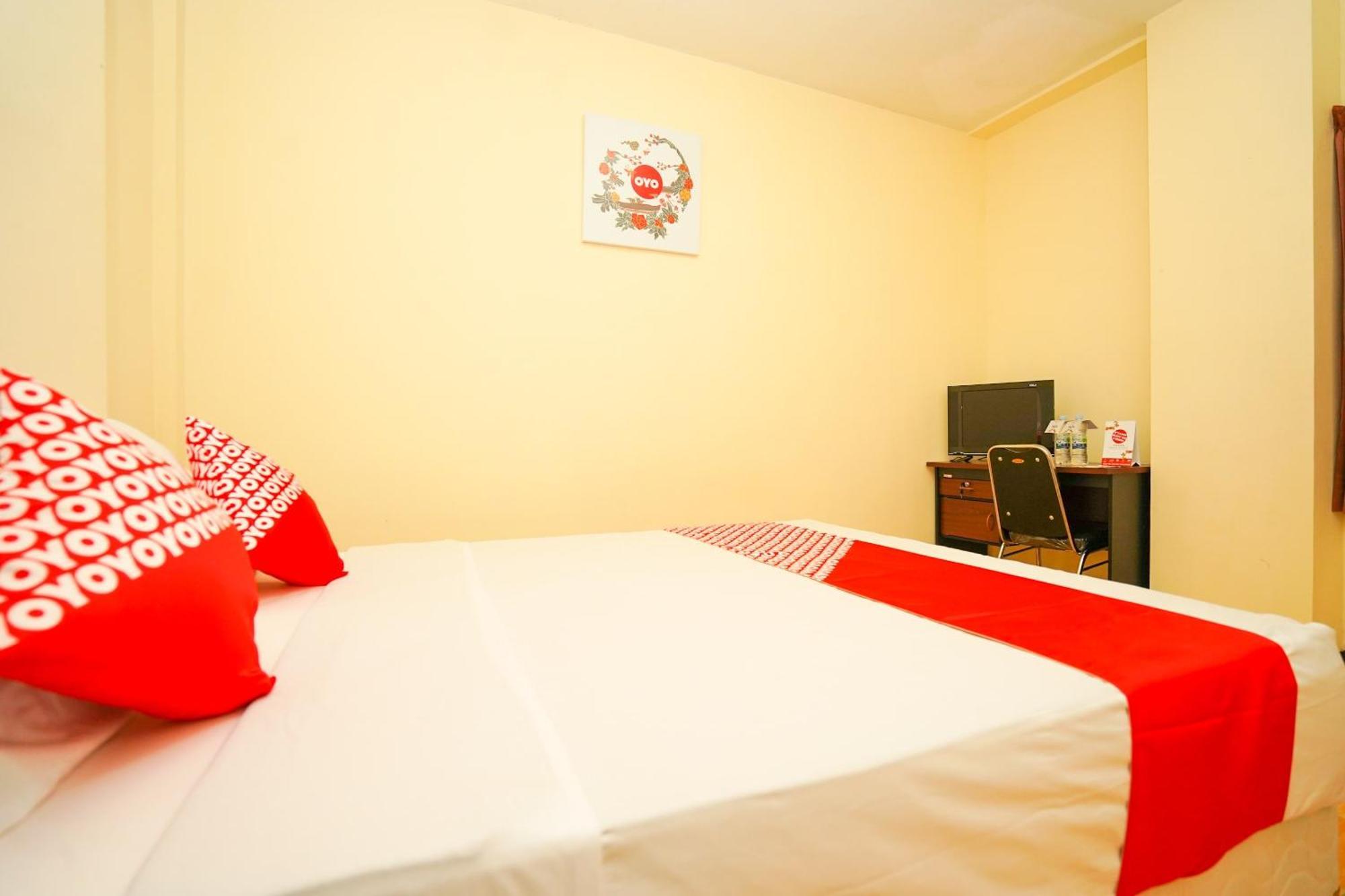 Hotel Petraya Near Of Tomorrow Mall